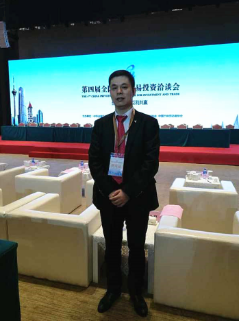 仟億達(dá)(831999)董事長鄭兩斌出席會(huì)議 仟億達(dá)(831999)董事長鄭兩斌出席會(huì)議