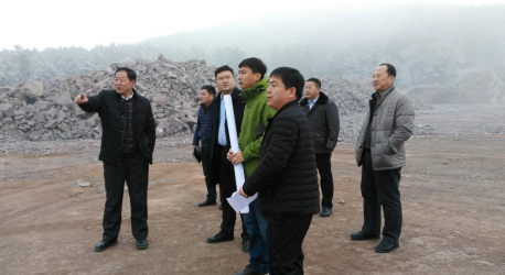 仟億達(dá)與葫蘆島市領(lǐng)導(dǎo)不畏嚴(yán)寒，共同實(shí)地考察勘測(cè)及選址