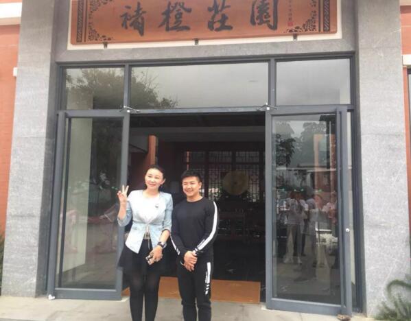 仟億達集團總裁(左)與型動體育始人、奧運陳一冰(右)